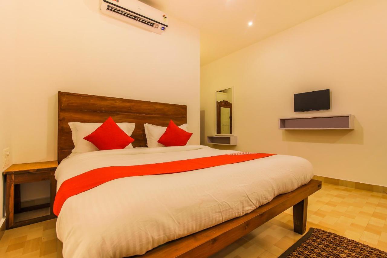 Oyo 22056 Arambol Plaza Beach Resort Екстериор снимка